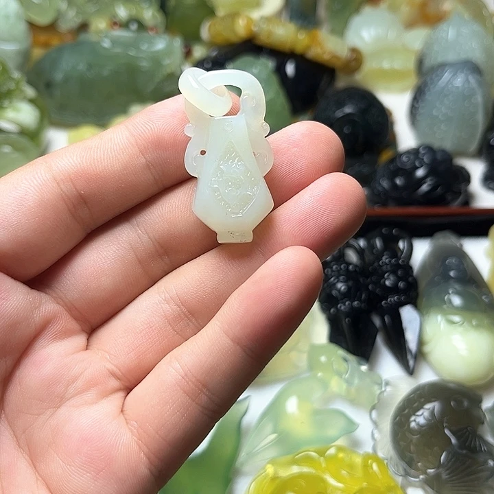 未镶嵌蛇纹石玉颈饰