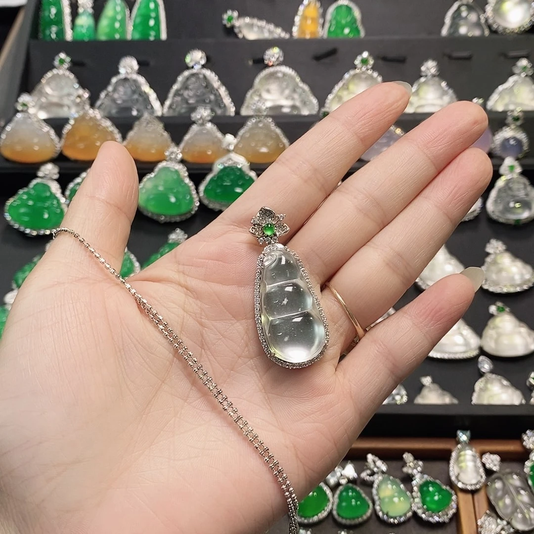 颈饰银S925镶嵌石英质玉兔**饱