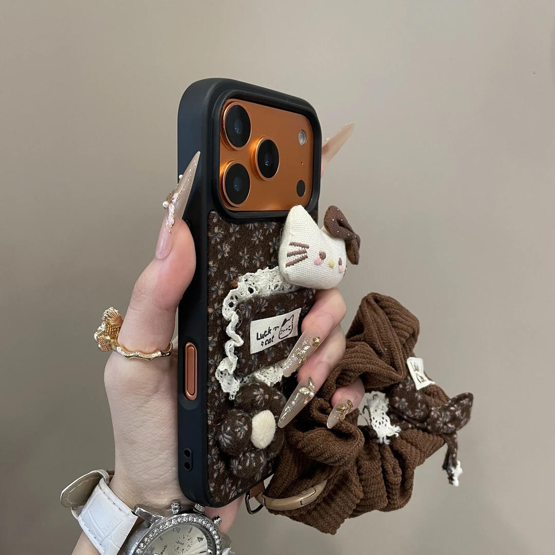 复古绒布立体小猫花朵适用iPhone17pro手机壳16pm可爱15时尚14pro