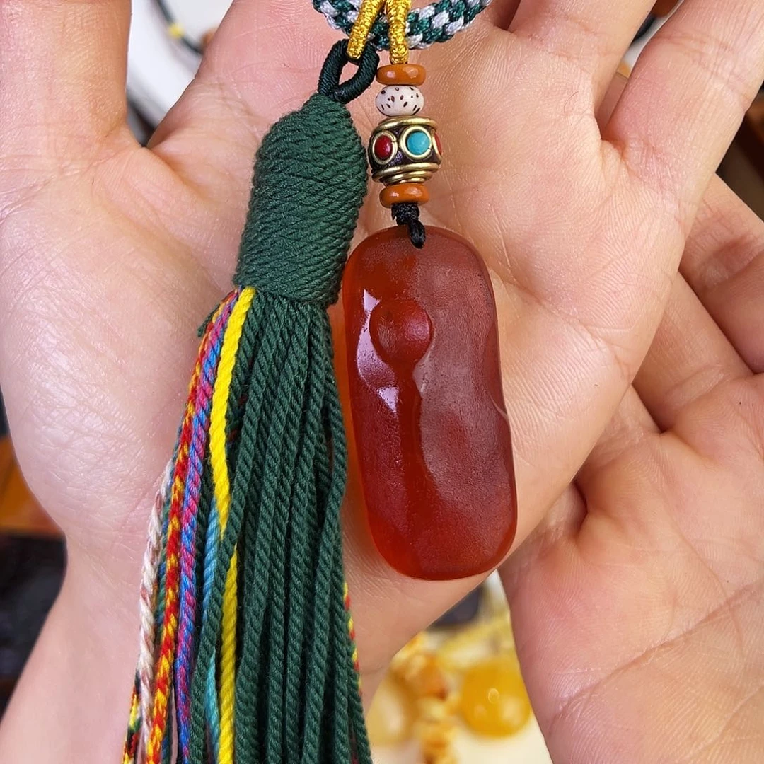 琥珀珠宝奇石未镶嵌，