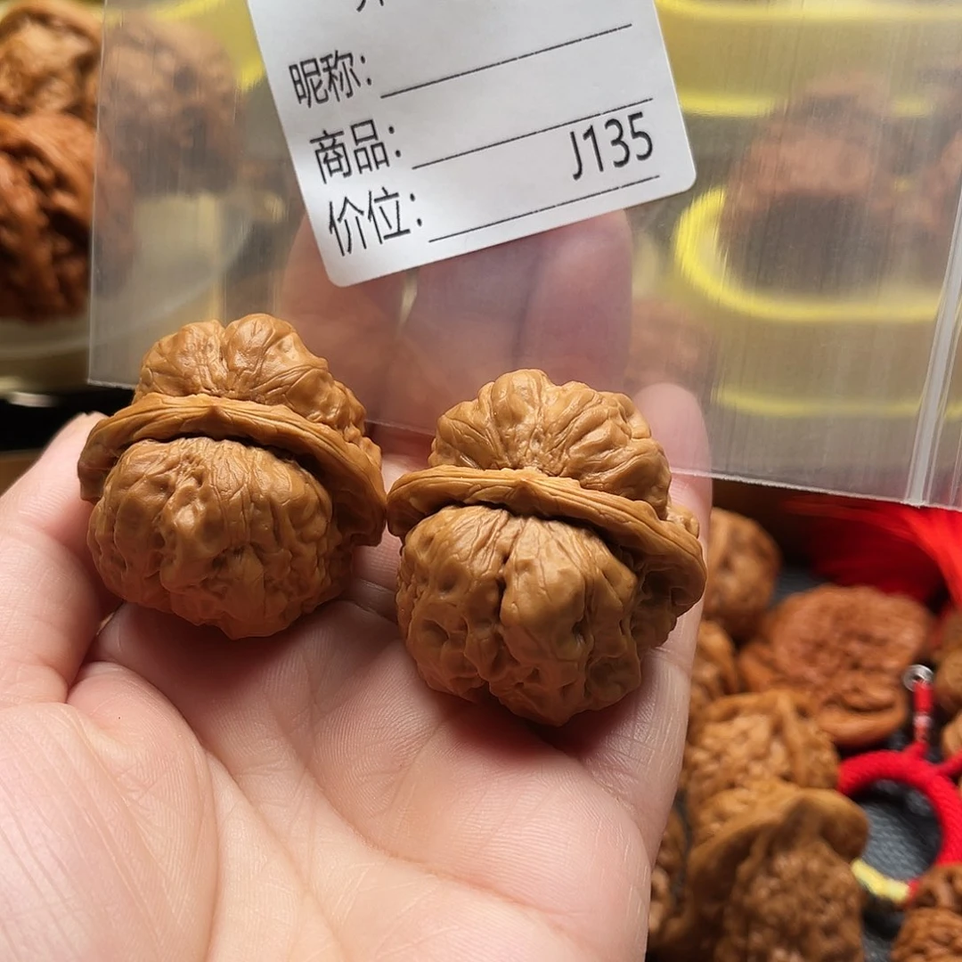 文玩核桃吊坠常*Hbvgvgguhn