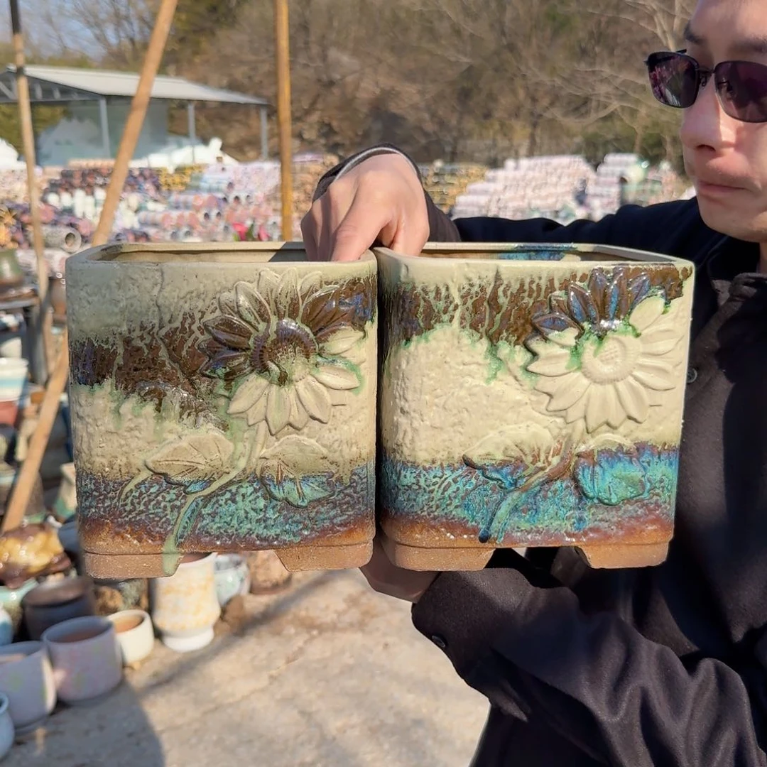 紫砂花盆口19高19（两个方太阳花绿