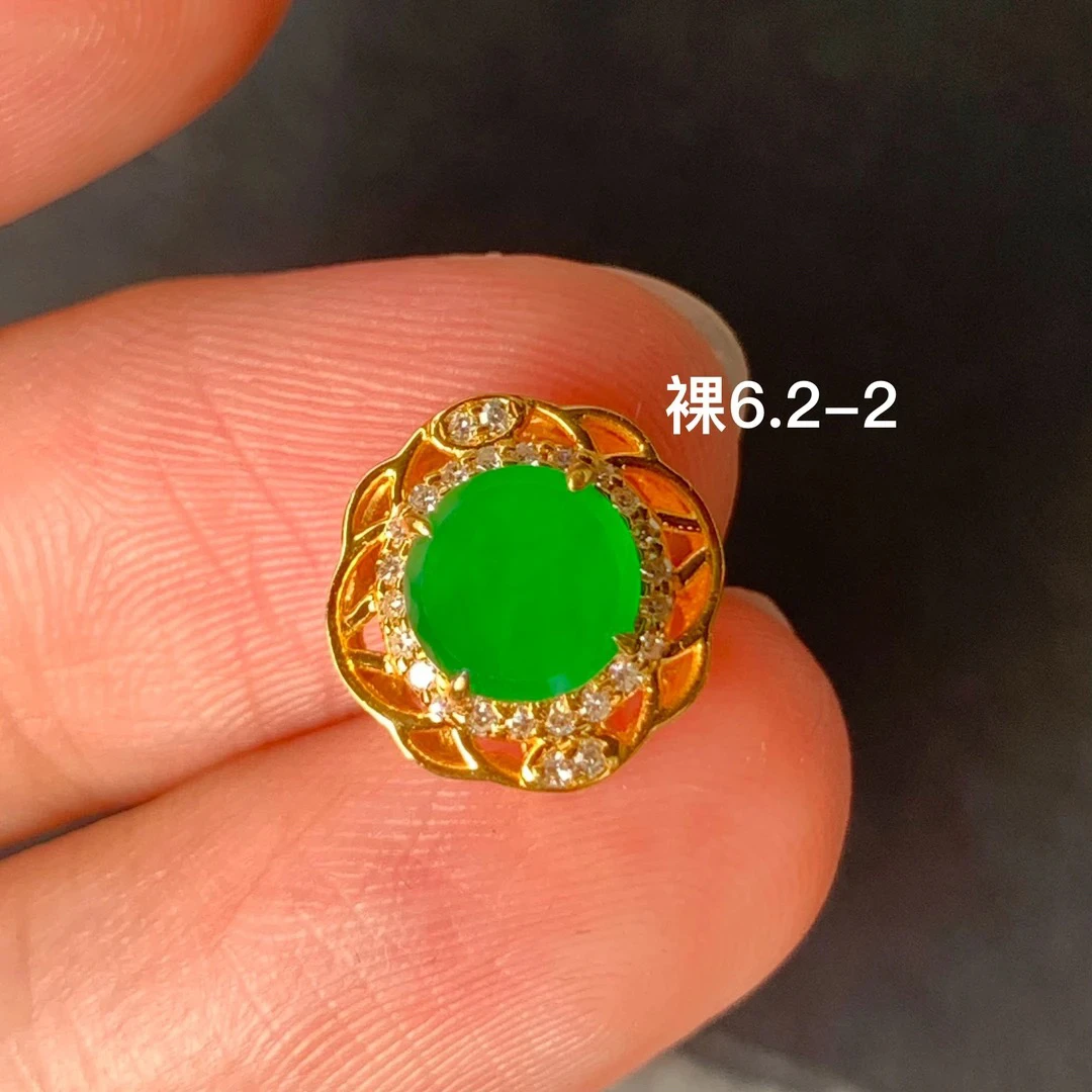 满绿圆牌多宝天然翡翠吊坠 镶嵌精致