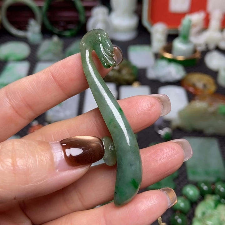 翡翠未镶嵌挂件清