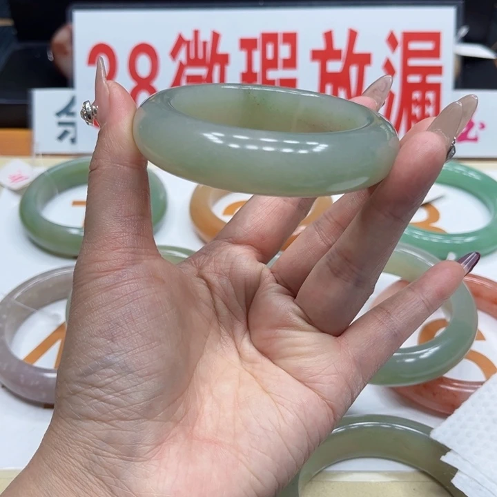 未镶嵌手镯石英质玉小**呀