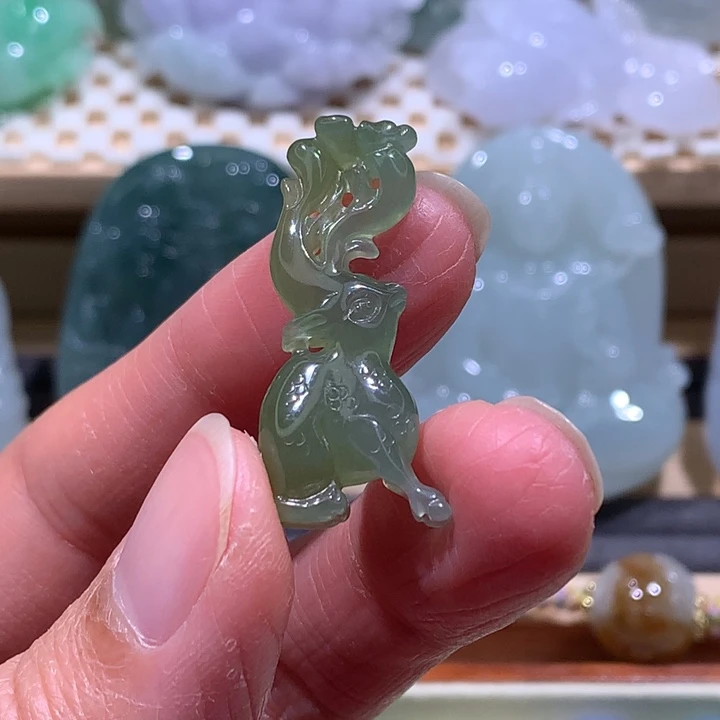 翡翠未镶嵌颈饰炸/小鹿