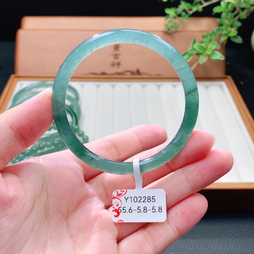 未镶嵌手镯（圆镯）翡翠