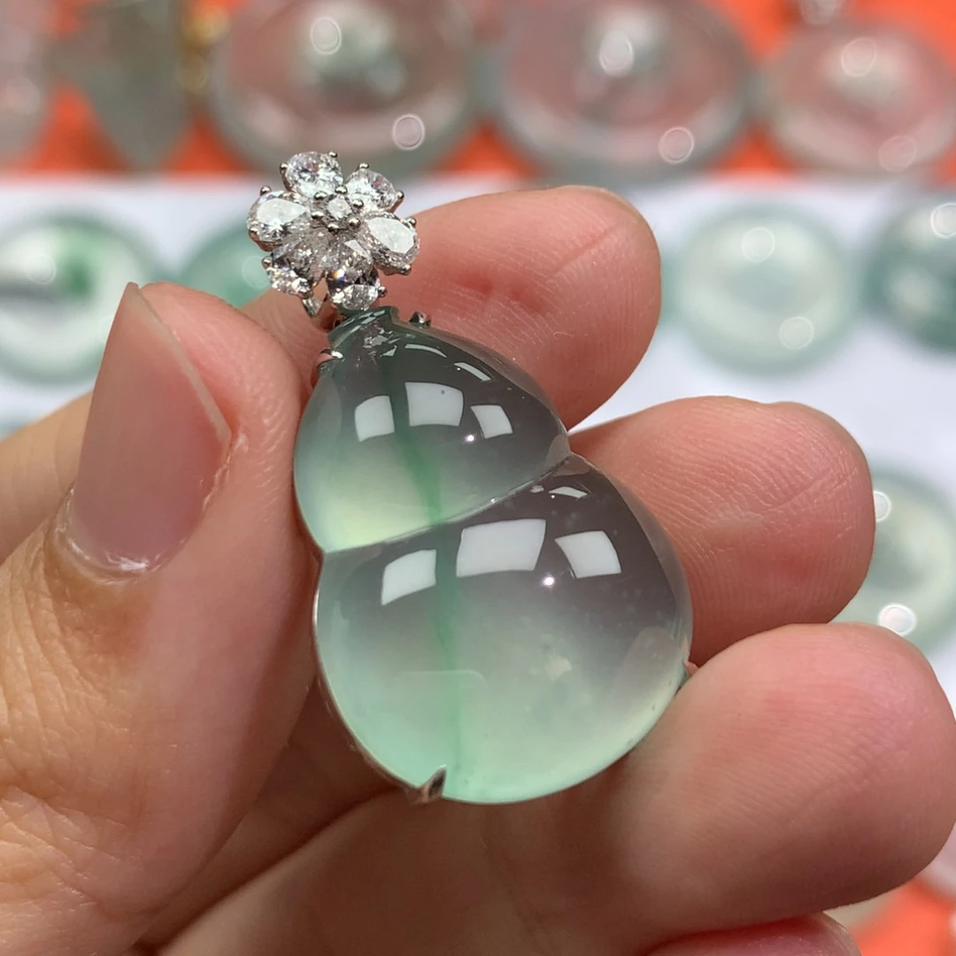 翡翠18K金镶嵌颈饰37