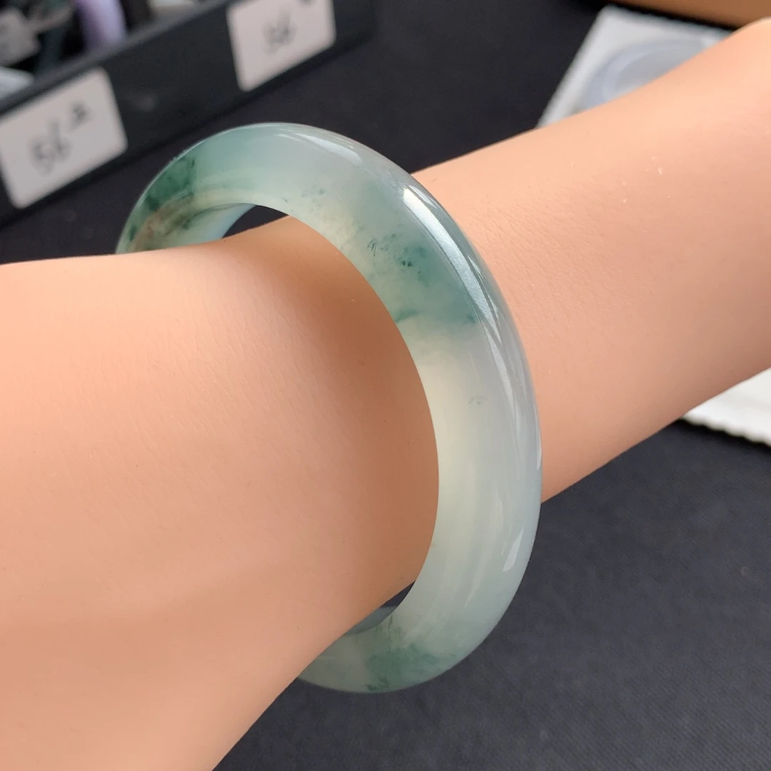 翡翠未镶嵌手镯56正圈