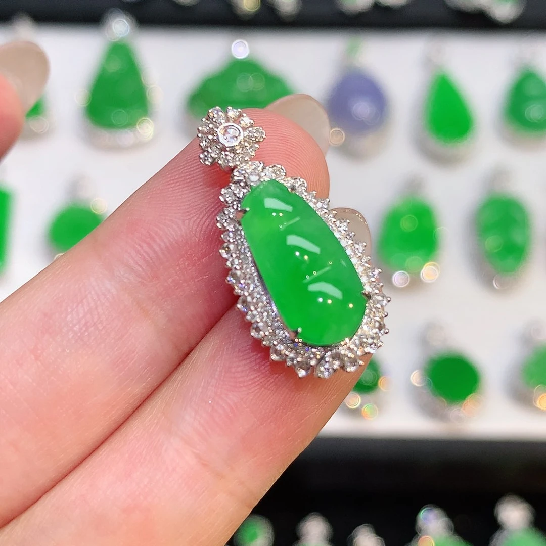 翡翠18K金镶嵌颈饰吊坠