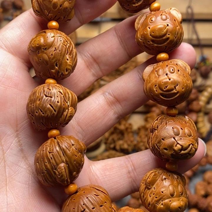 桃核雕刻熊头手串