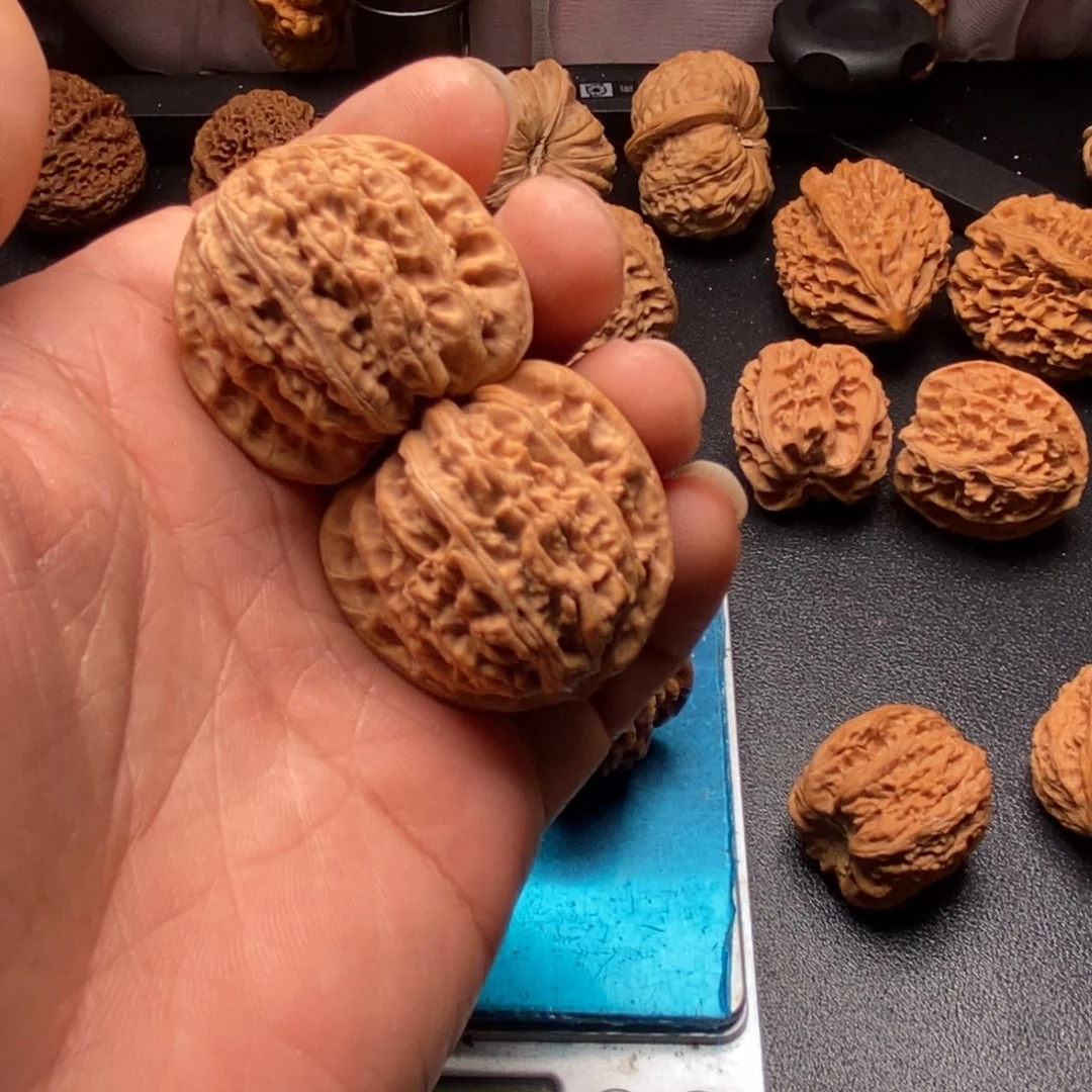 曾***你桃核把件文玩和他