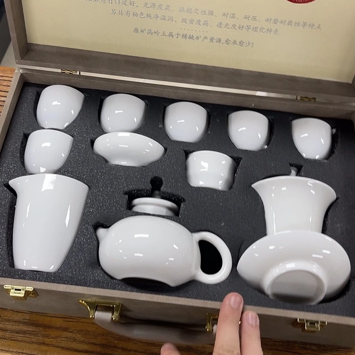 孤品茶具套装等。