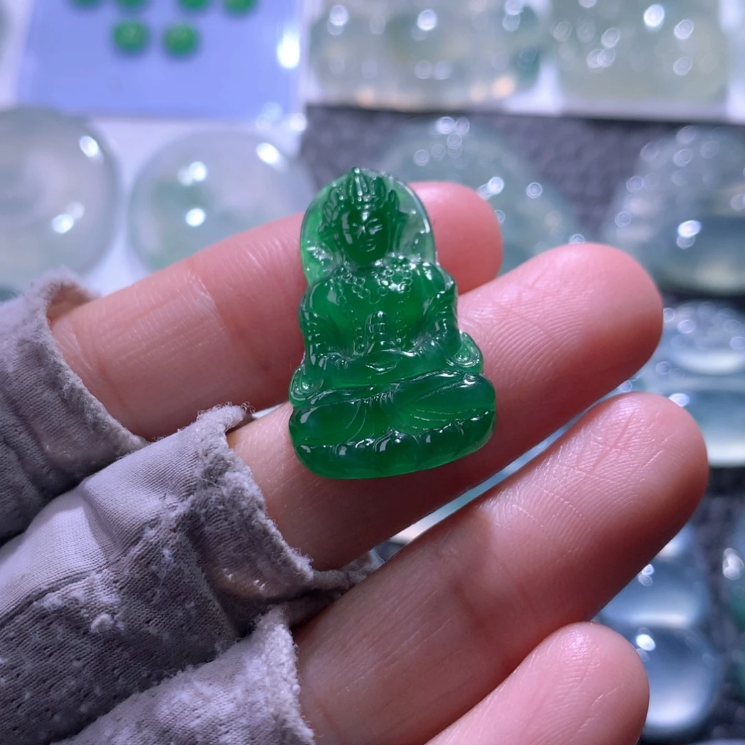 翡翠未镶嵌颈饰度母