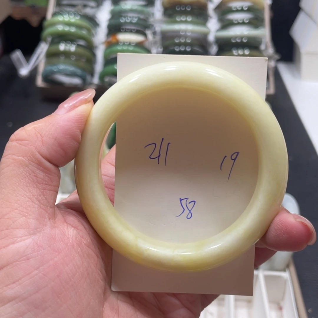 未镶嵌蛇纹石玉手镯