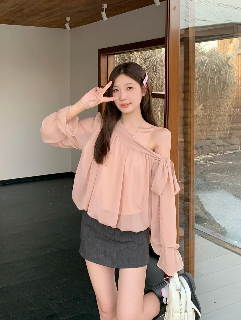 大码秋新款洋气温柔千金感灵动飘逸斜肩外穿设计感绑带衬衫638