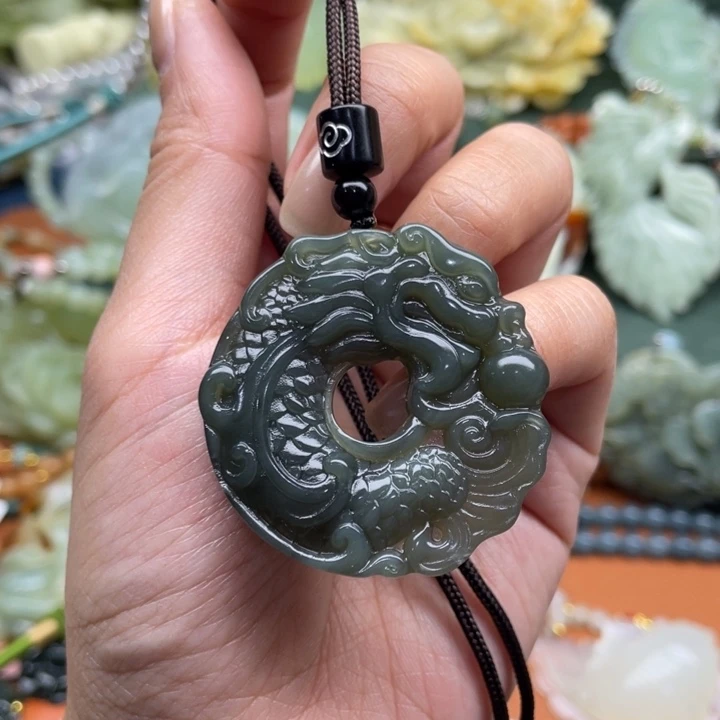 蛇纹石玉吊坠合金