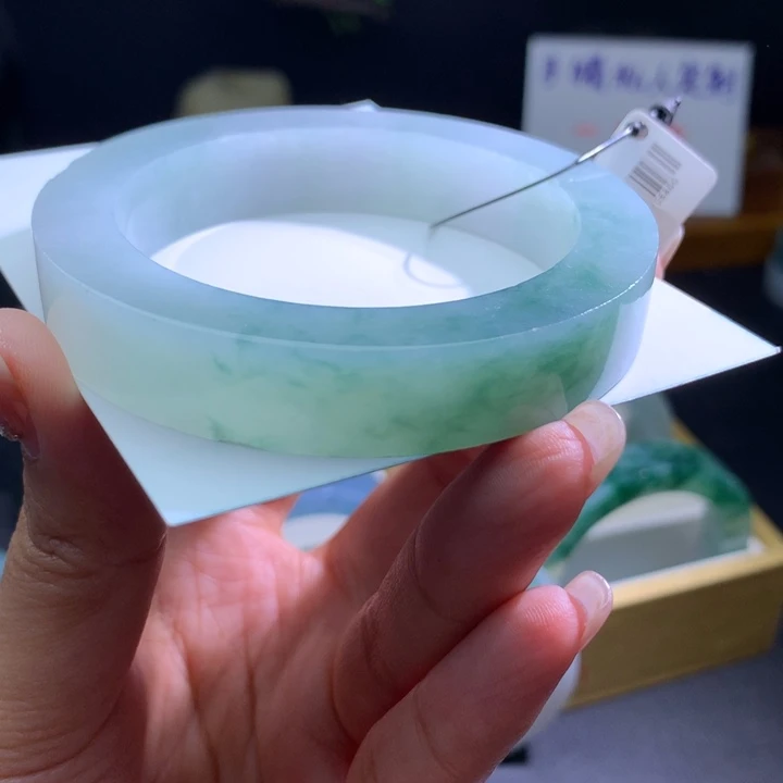 定制翡翠未镶嵌翡翠手镯