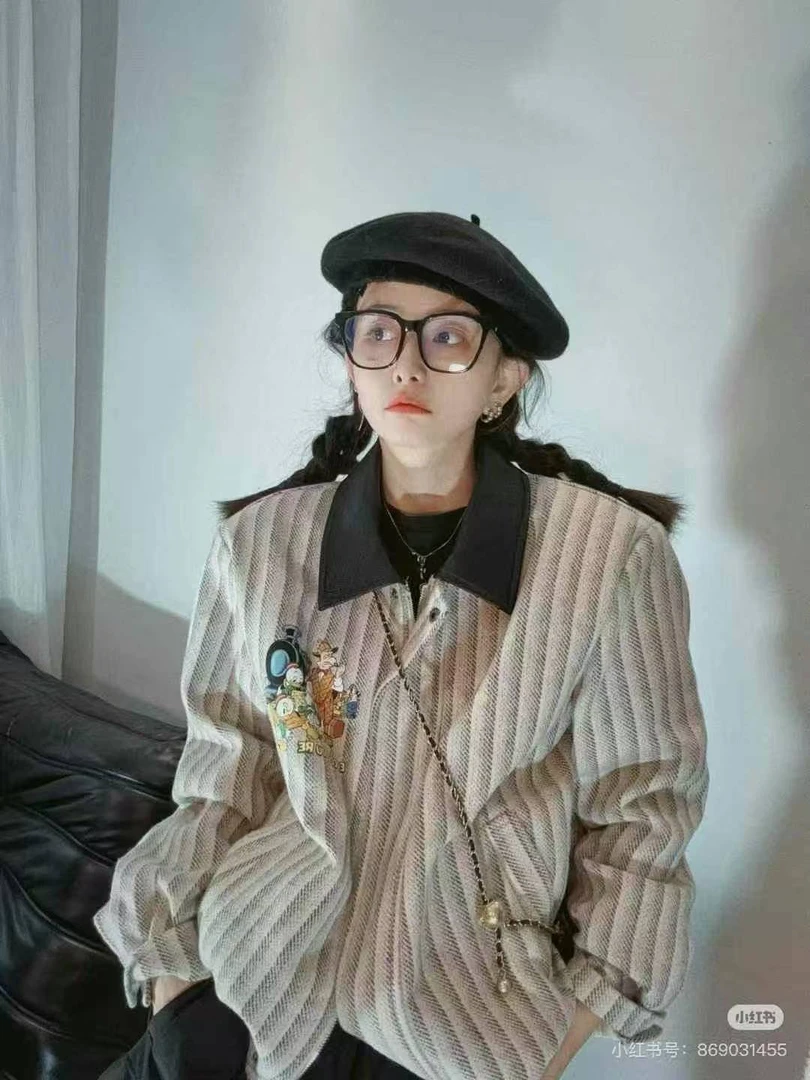 U·N  Studio2024冬季新款小香风拼皮翻领宽松卡通减龄条纹外套