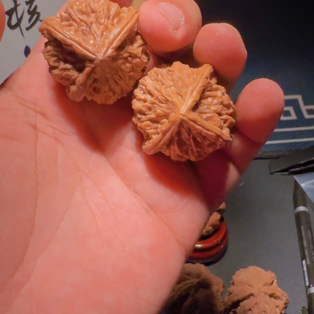 文玩核桃吊坠睡****.三棱