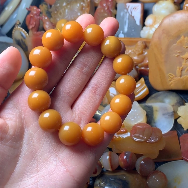 石英质玉（黄龙玉）未镶嵌颈饰