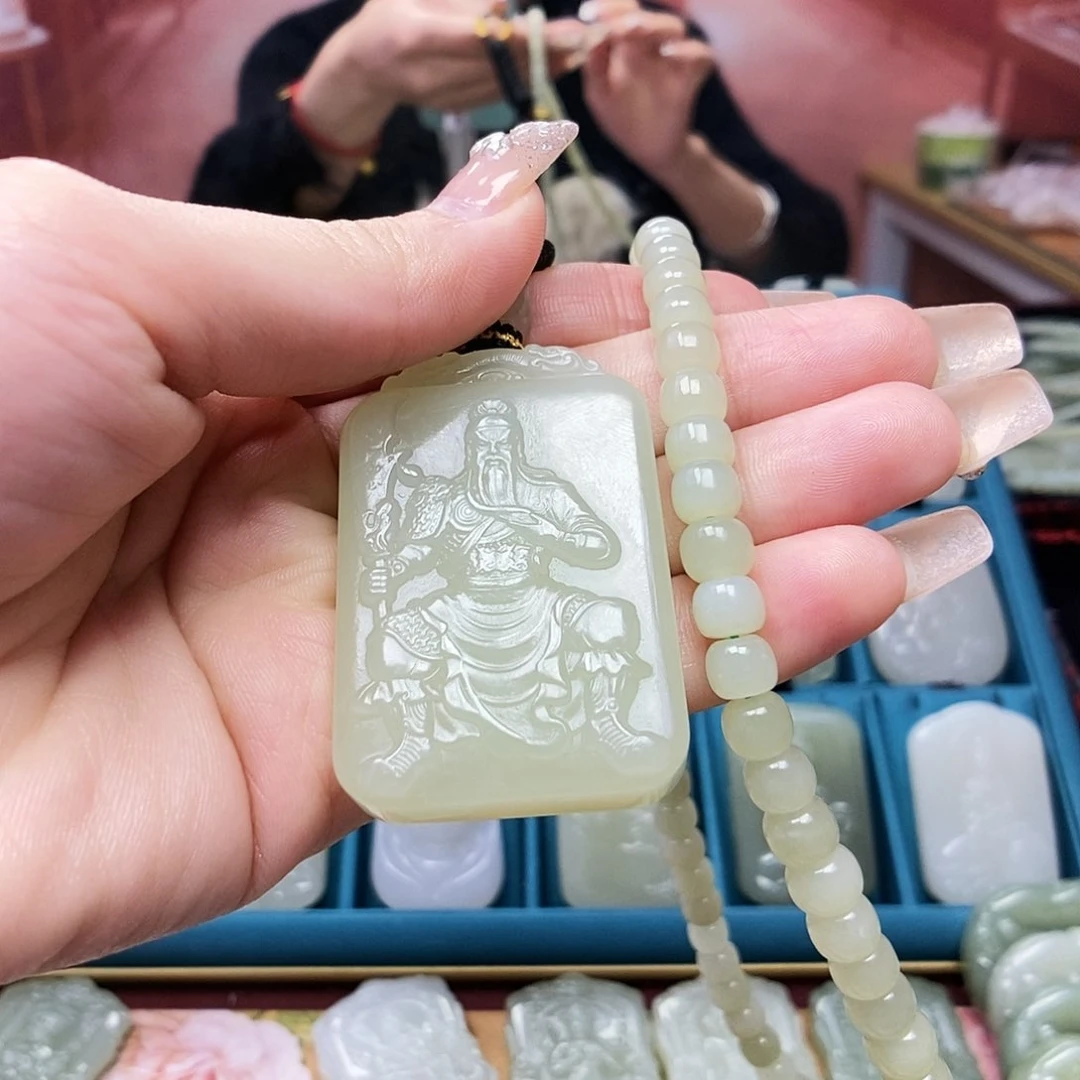 和田玉颈饰未镶嵌梦***碎