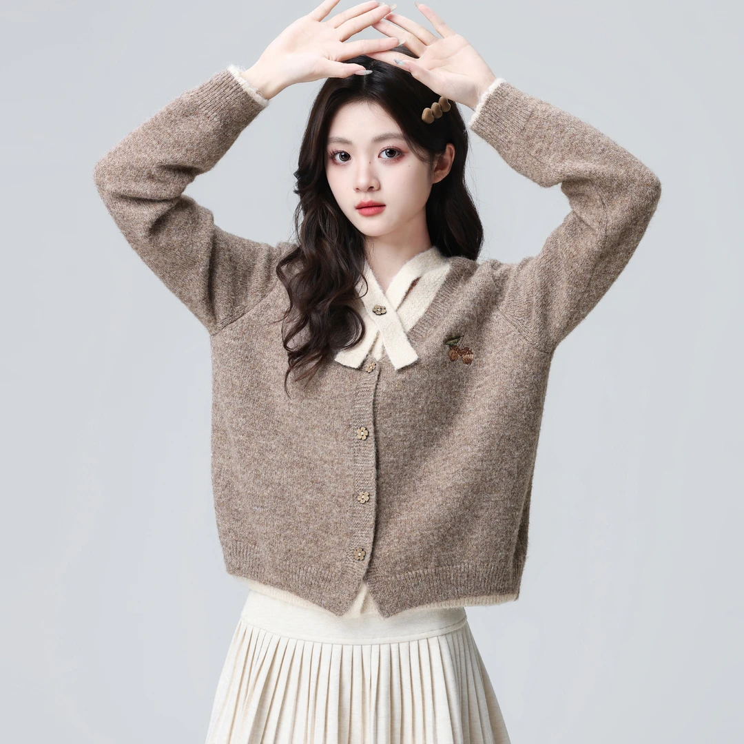 假两件V领毛衣外套女秋冬2025冬新款小香风宽松针织开衫短款上衣