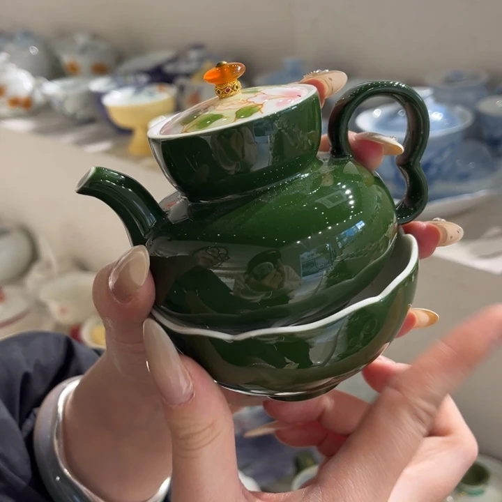 一壶一杯。