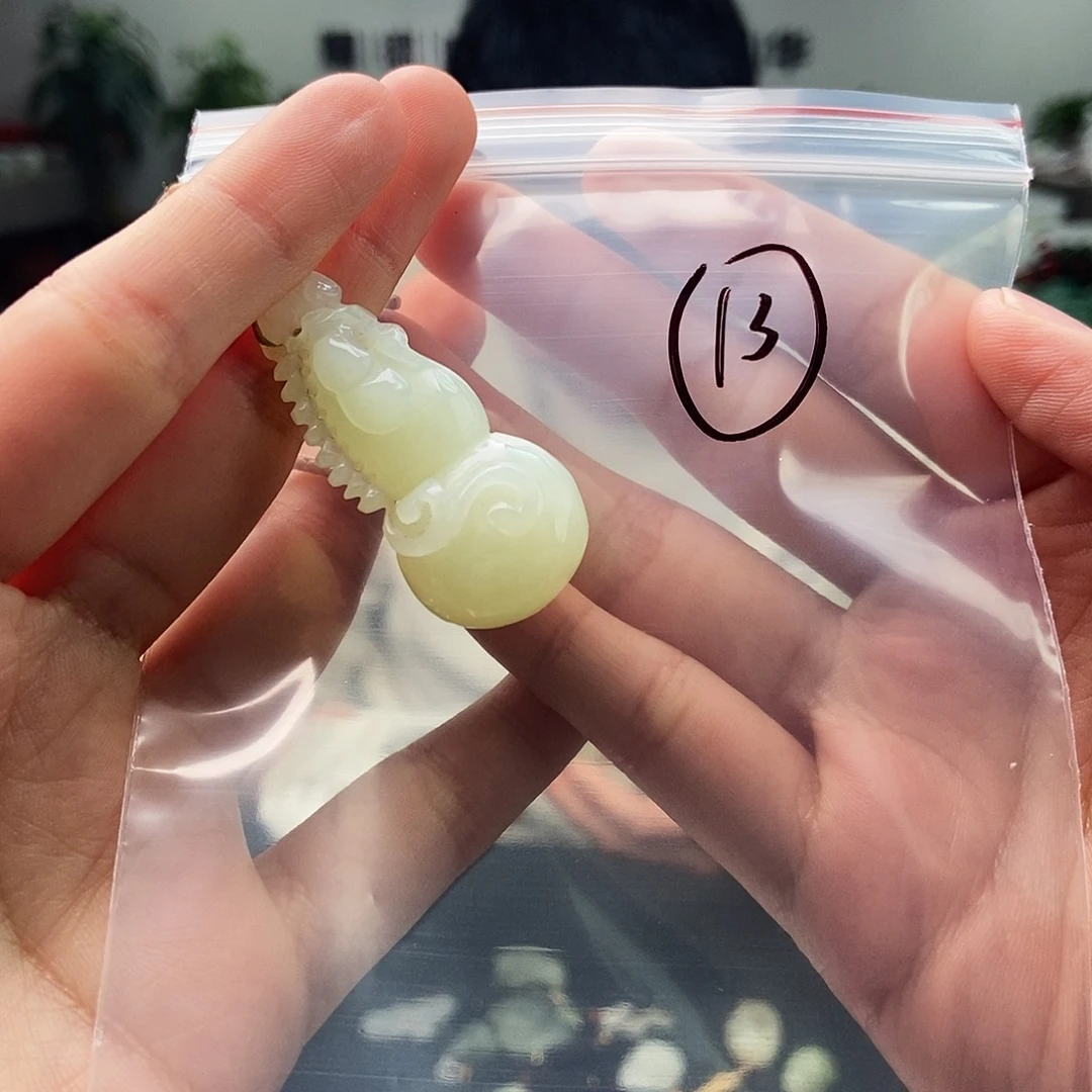 和田玉未镶嵌颈饰颜色多样性发拍一发一