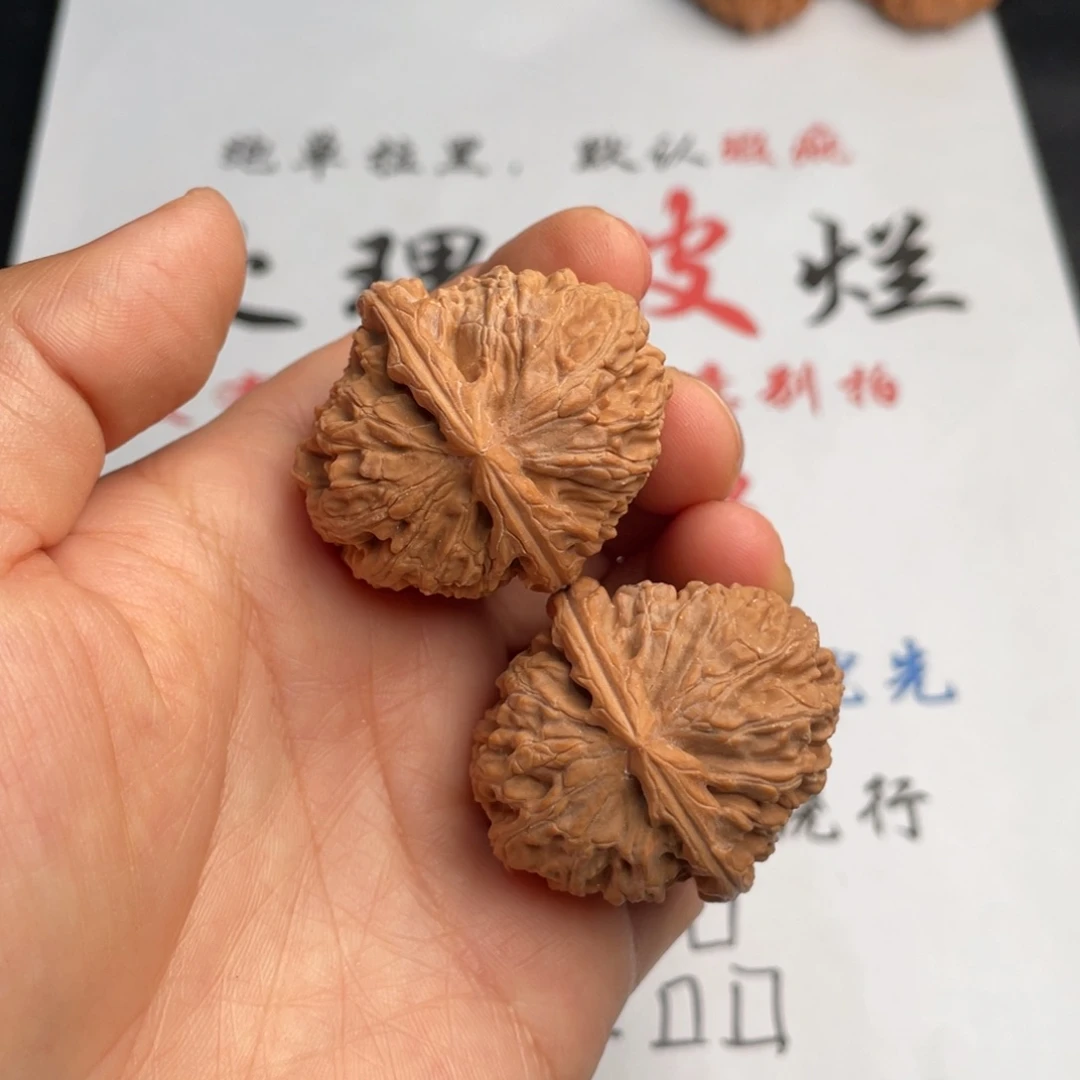 文玩核桃吊坠204。35三角白