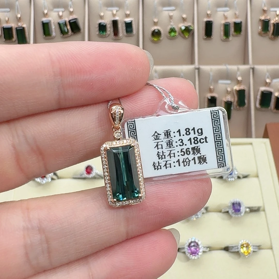 颈饰18K金镶嵌碧玺3.18。