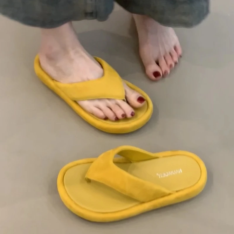 KML-2076-16 厚底凉拖鞋女2025年增高绒面夹趾度假沙滩人字拖女鞋