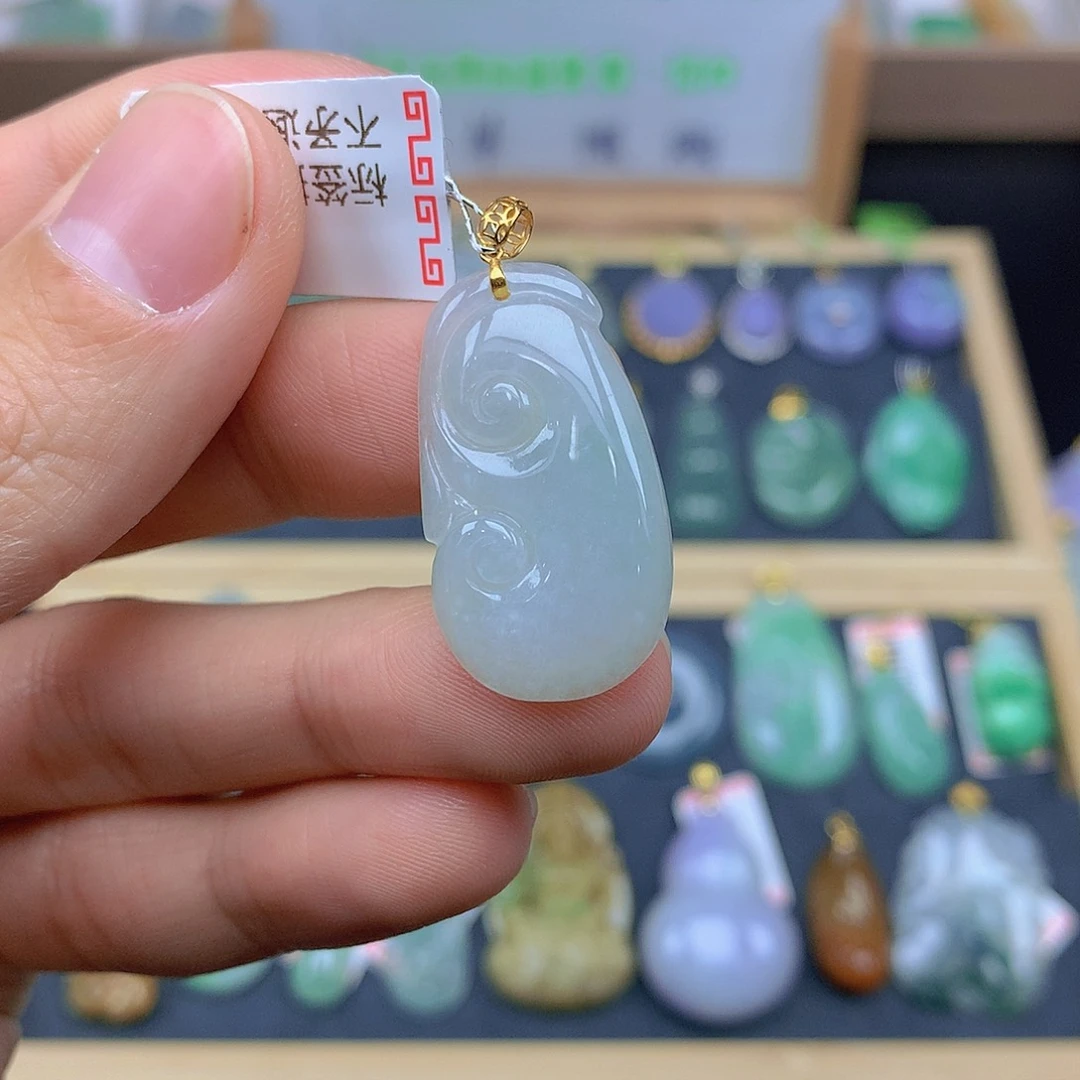 翡翠颈饰18K金镶嵌翡翠