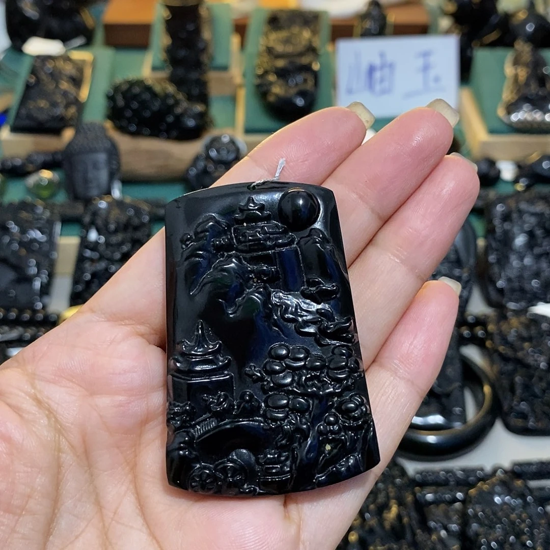 桂***饰未镶嵌蛇纹石玉颈饰