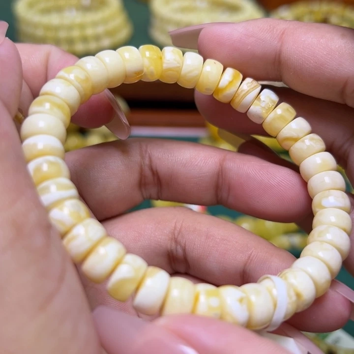 蜜蜡未镶嵌珠宝奇石