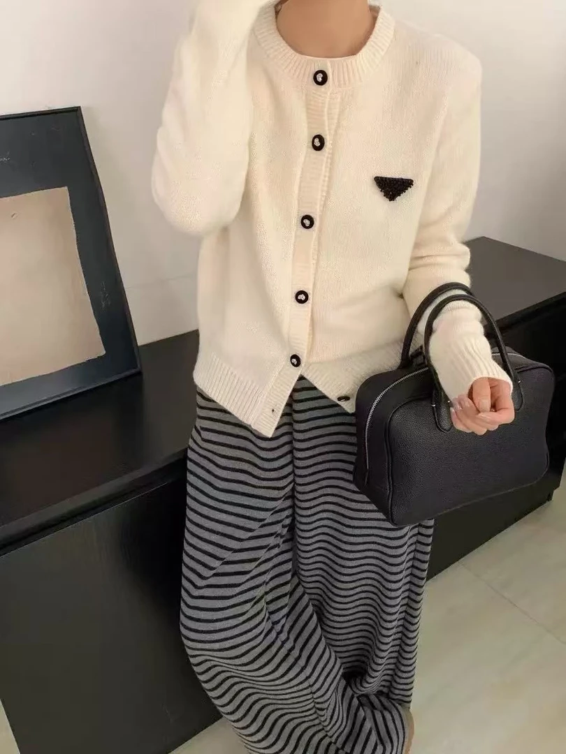小朵家  巨好看～三角亚克力日系温柔风软糯针织开衫9088毛衣