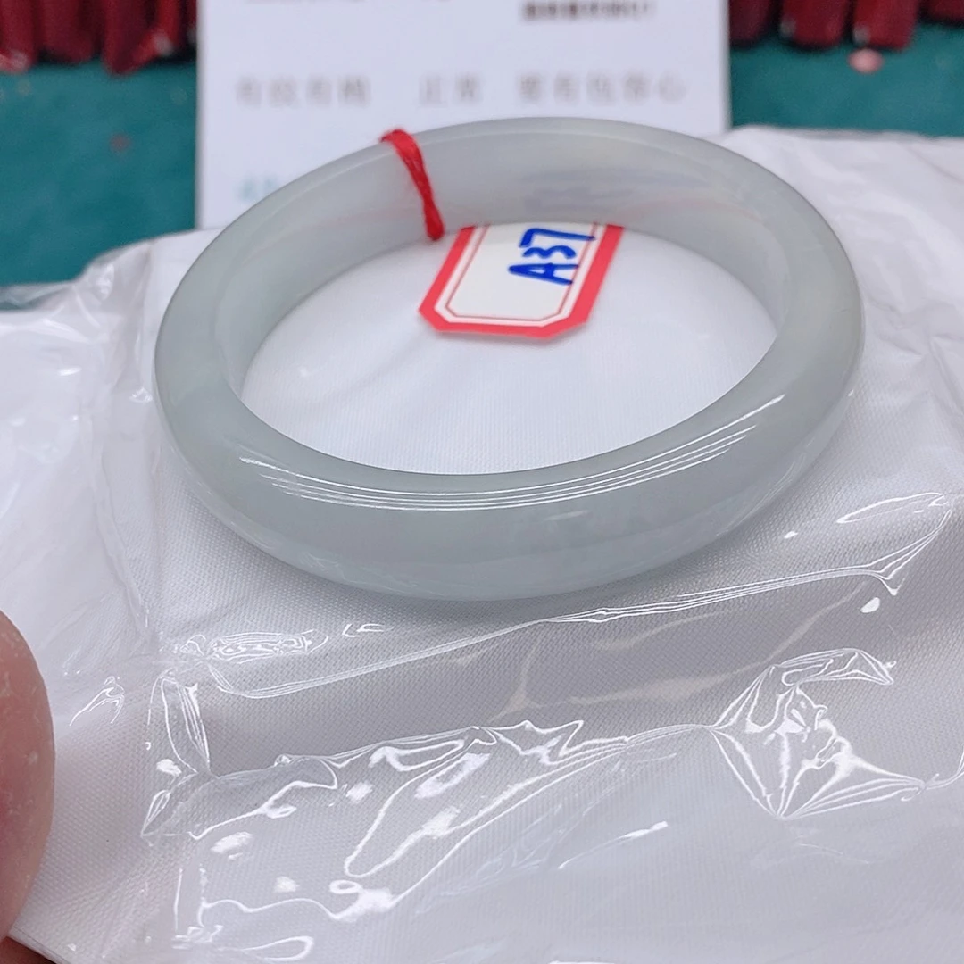 翡翠手镯未镶嵌四****?6444444444