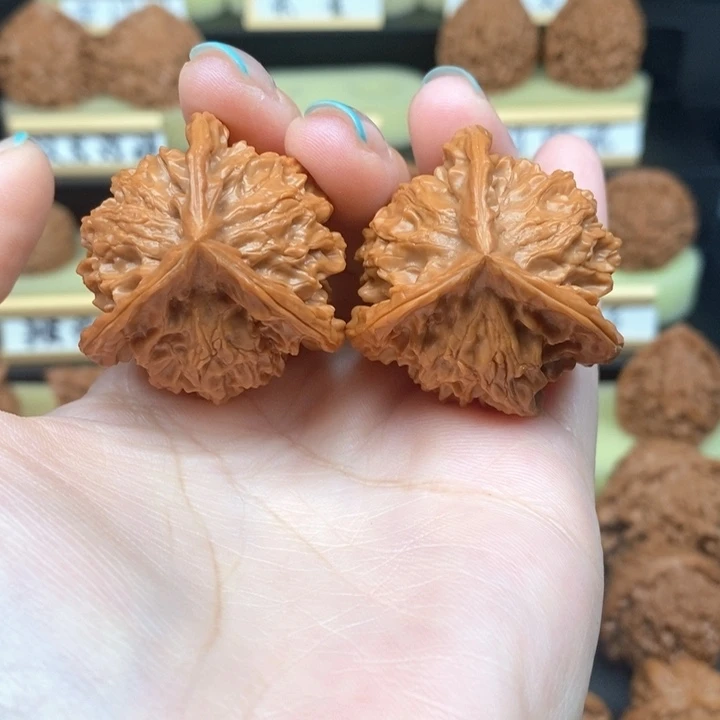 文玩核桃吊坠三棱38