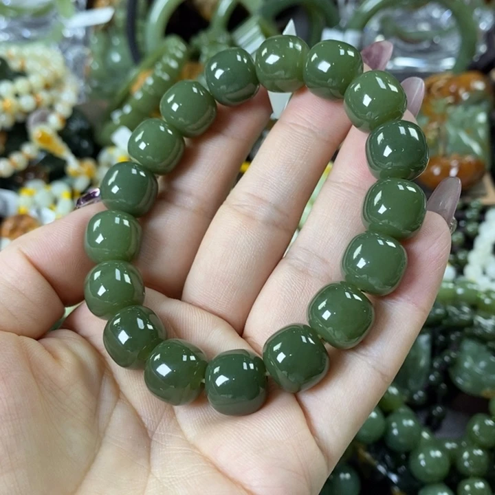 透闪石质玉手串未镶嵌裸****虫