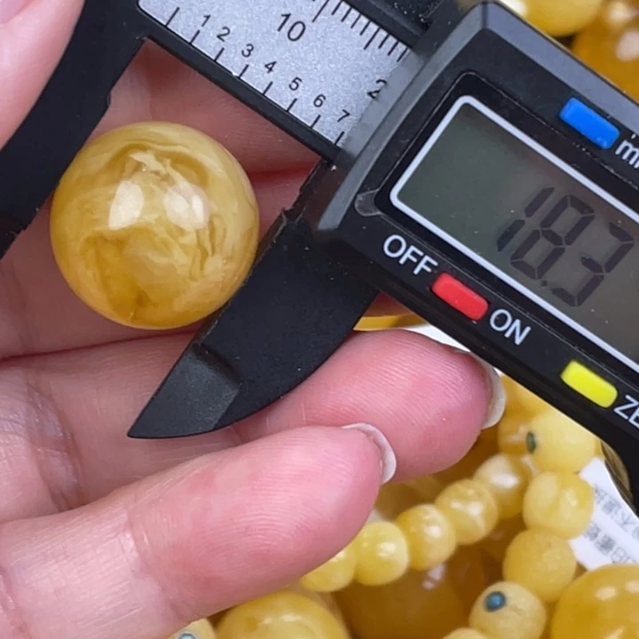 蜜蜡未镶嵌裸石微瑕765