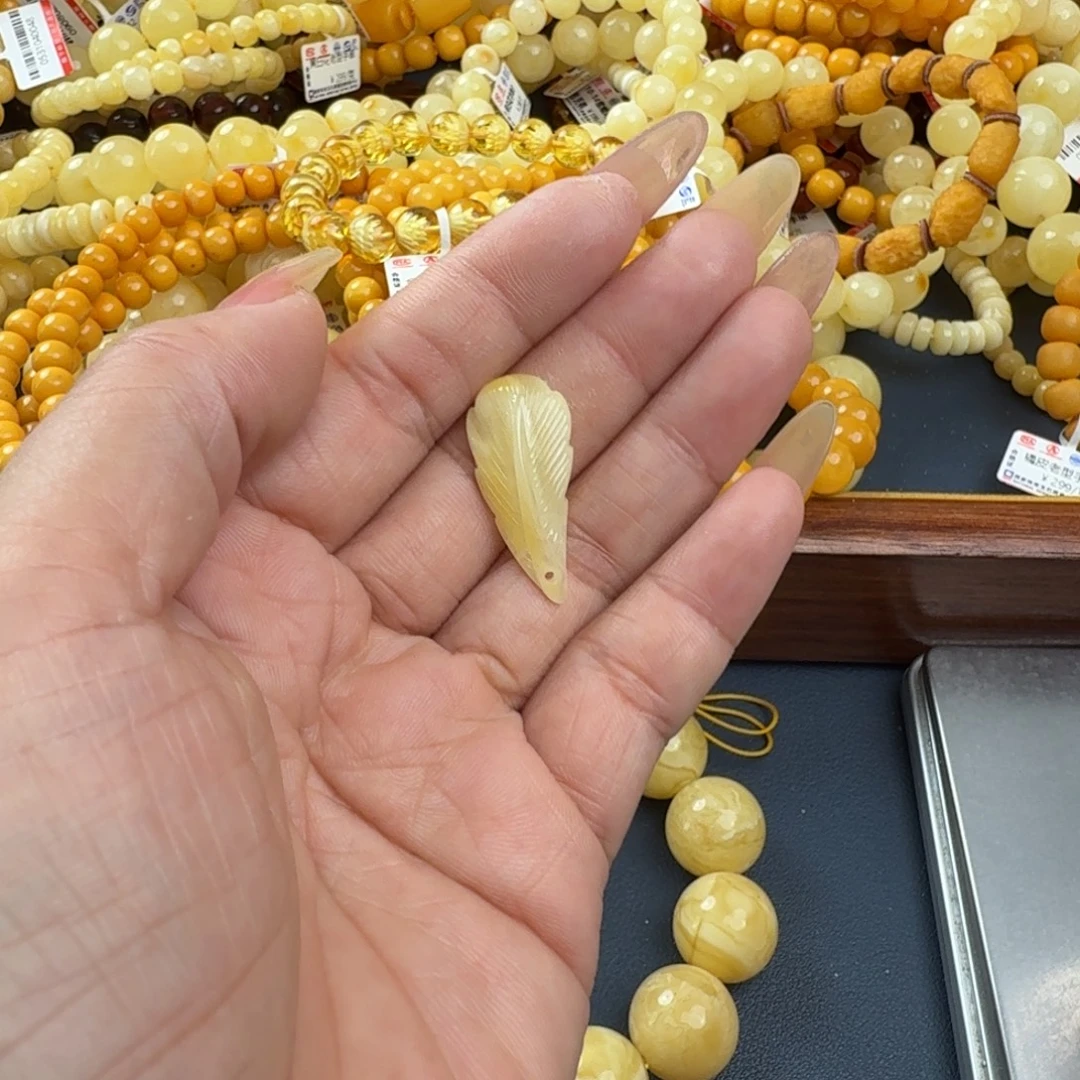 琥珀未镶嵌珠宝奇石