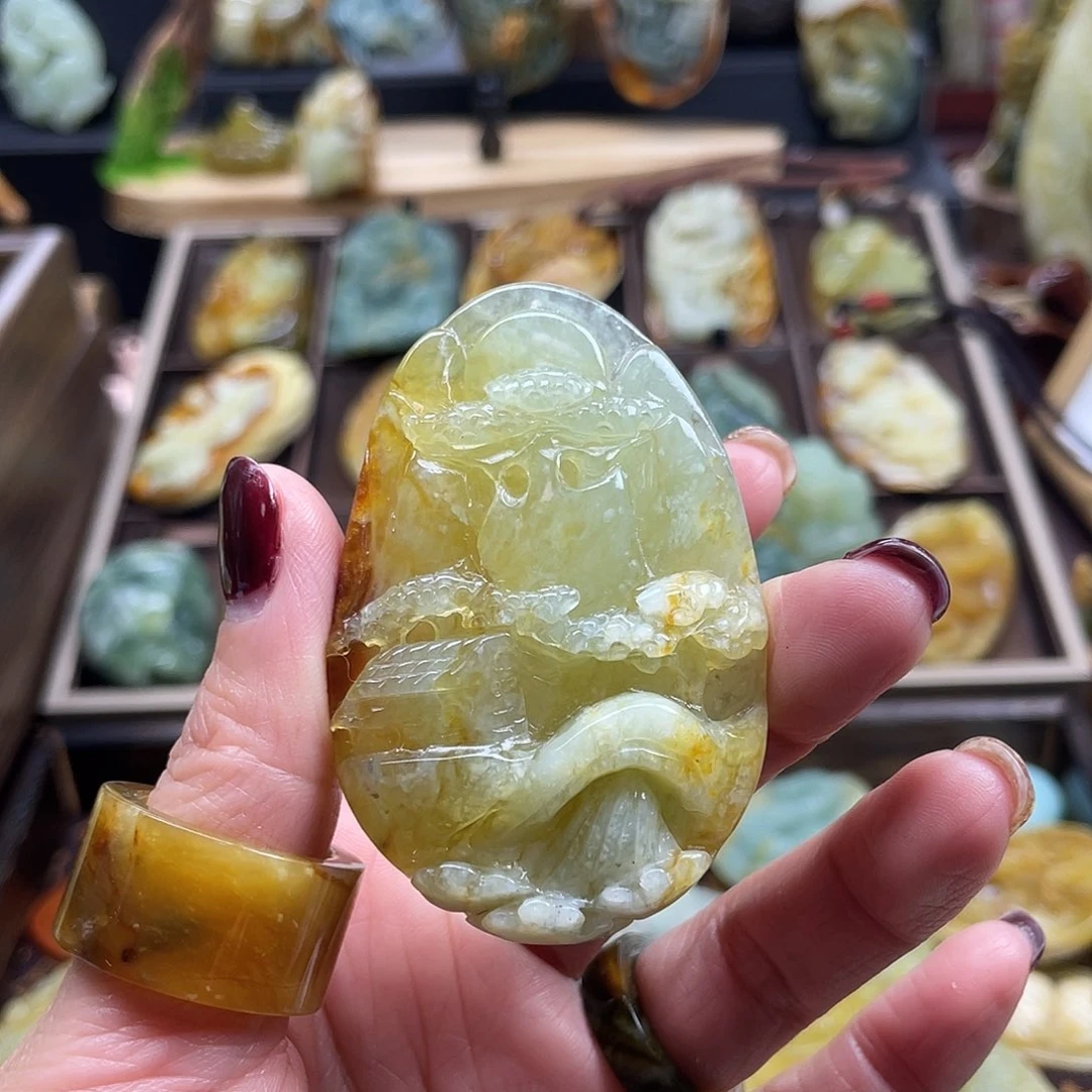 蛇纹石玉颈饰未镶嵌盛**年花玉