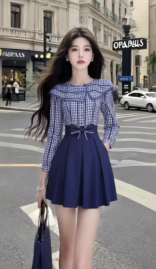 新款时尚温柔风气质显瘦短裙蓝色拼接小众设计圆领长袖连衣裙女