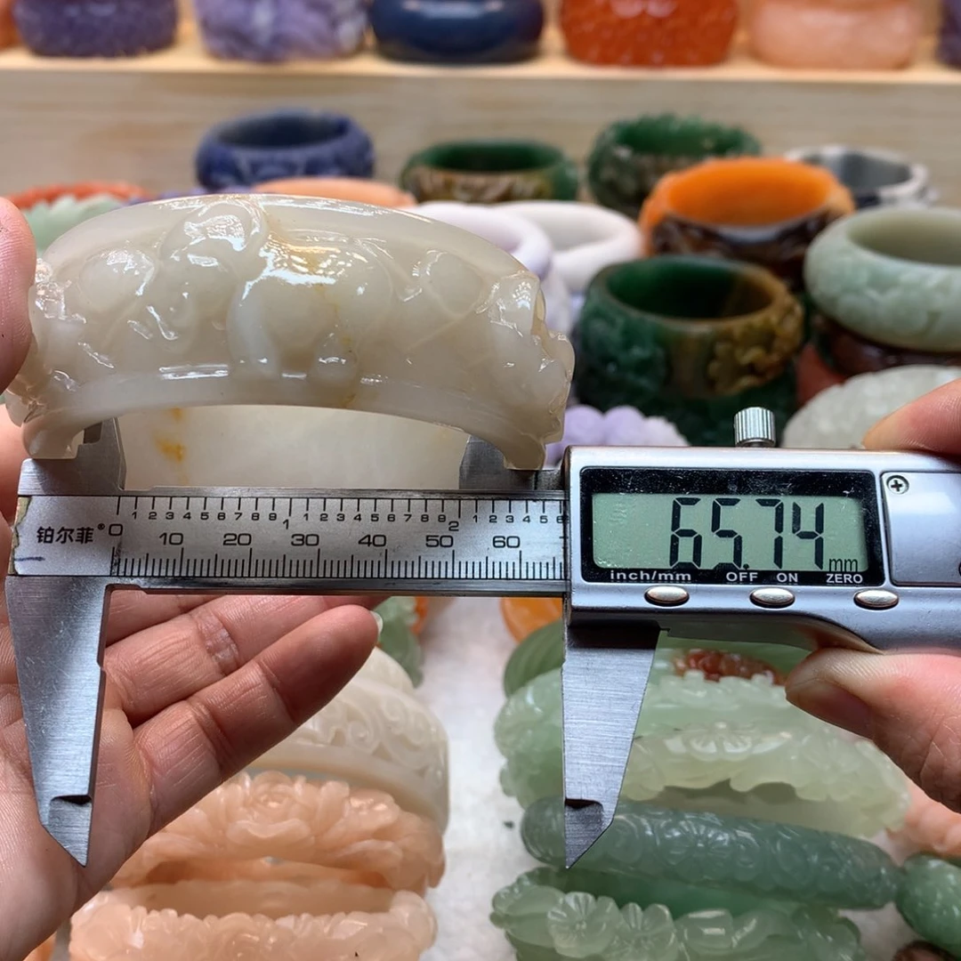未镶嵌手镯石英质玉