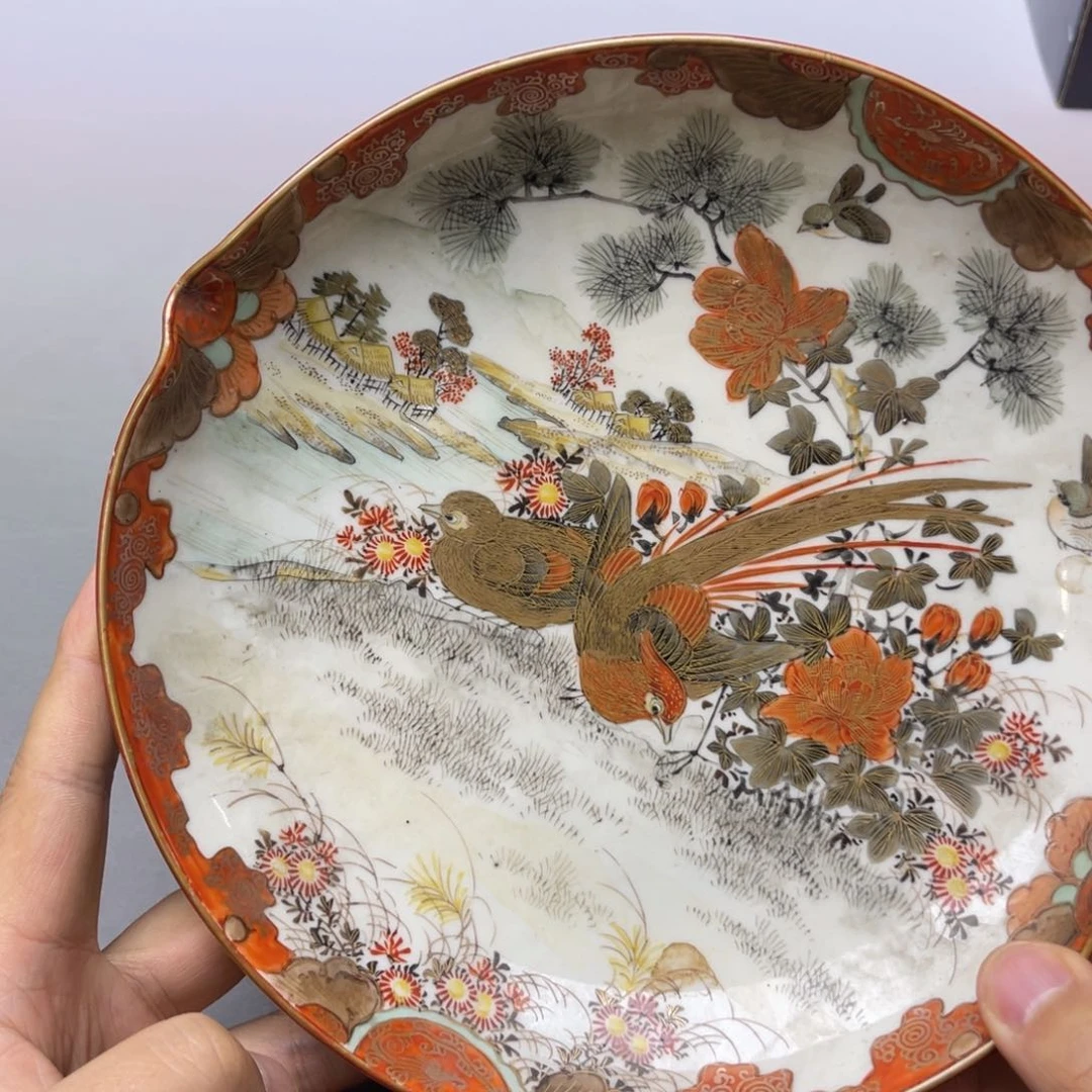 A***青瓷片密密麻麻地把自己弄