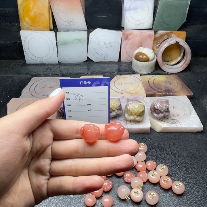 譚***甜石英质玉（金丝玉）手镯未镶嵌