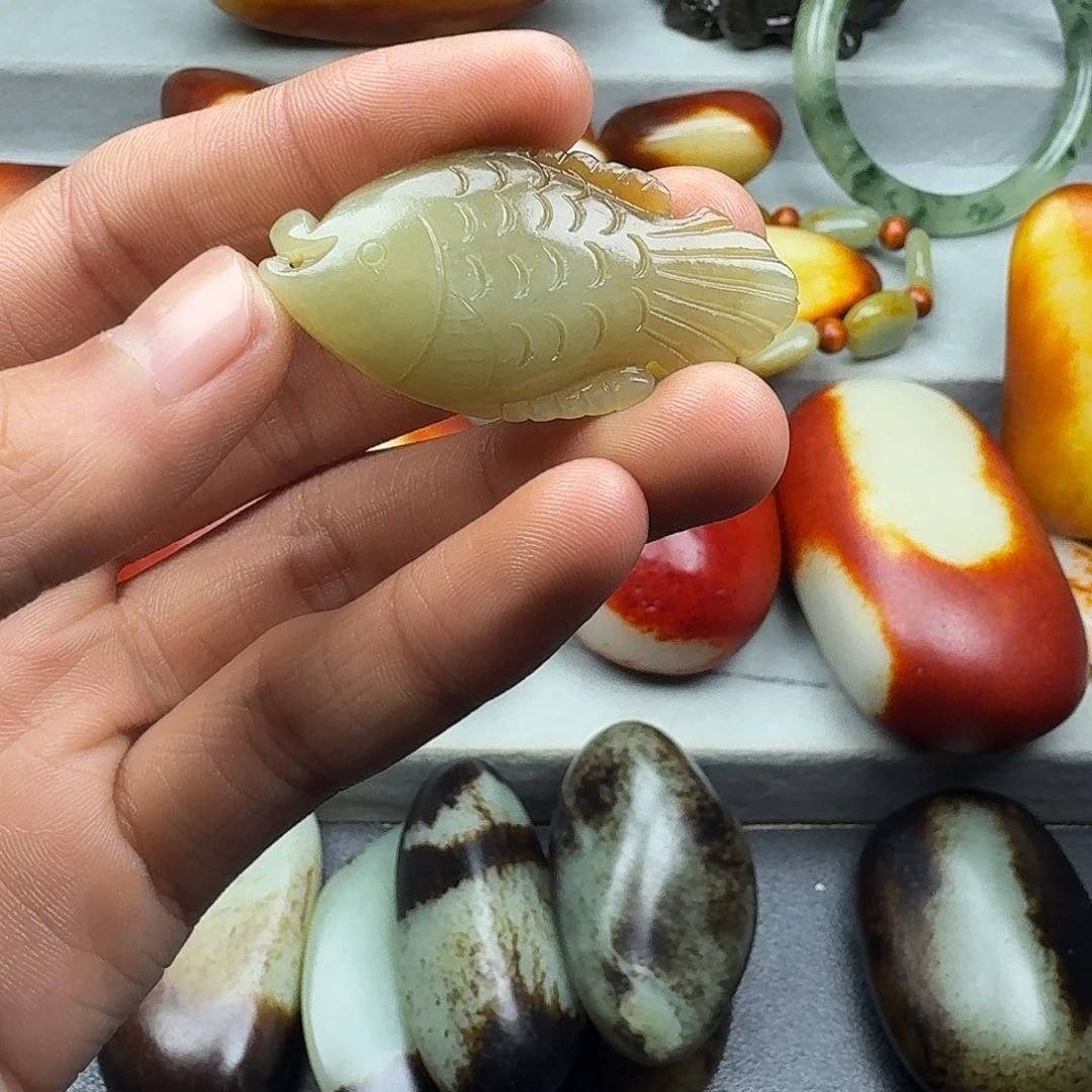 和田玉未镶嵌颈饰