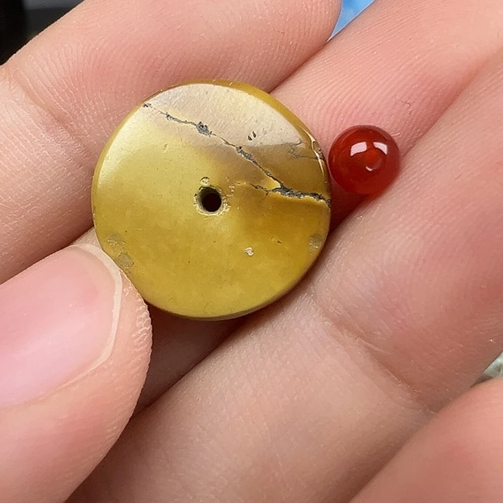 南红玛瑙未镶嵌配饰16瑕疵