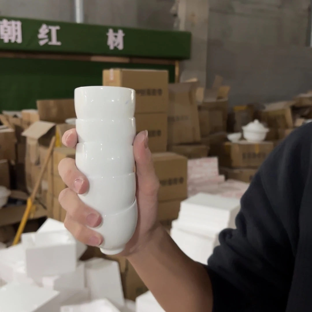 白色矮脚小水杯6只微瑕