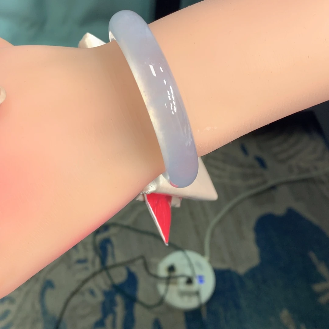 翡翠手镯未镶嵌翡翠